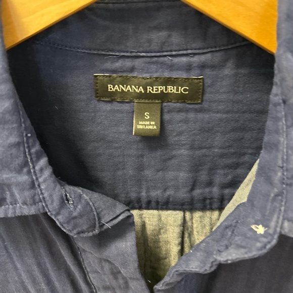 Banana Republic Women’s  Casual Navy Button Down Shirt - Picture 3 of 6